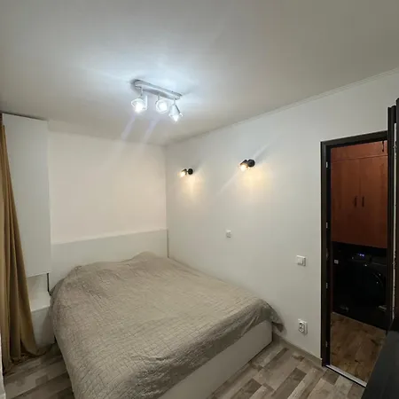 Mudi Apusului, Sector 6 *