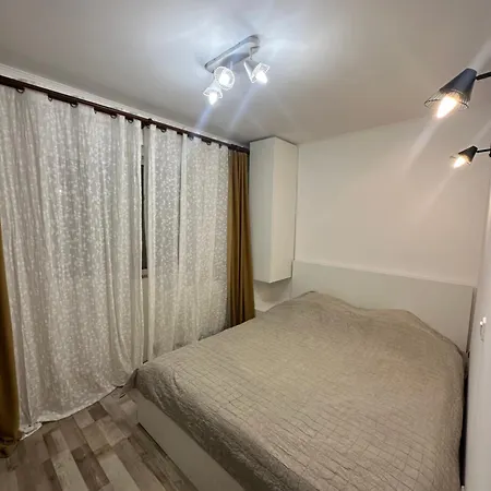 Mudi Apusului, Sector 6 * ブカレスト