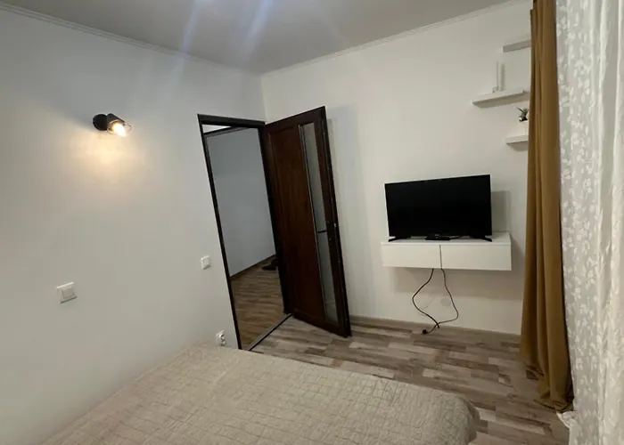 Mudi Apusului, Sector 6 アパート