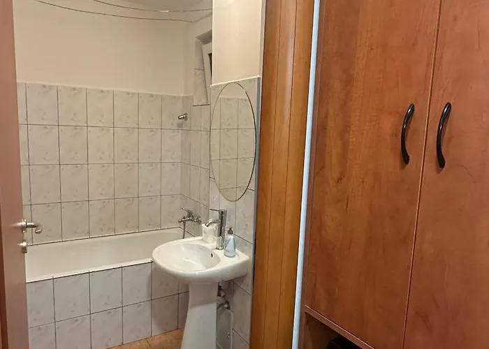 Mudi Apusului, Sector 6 *